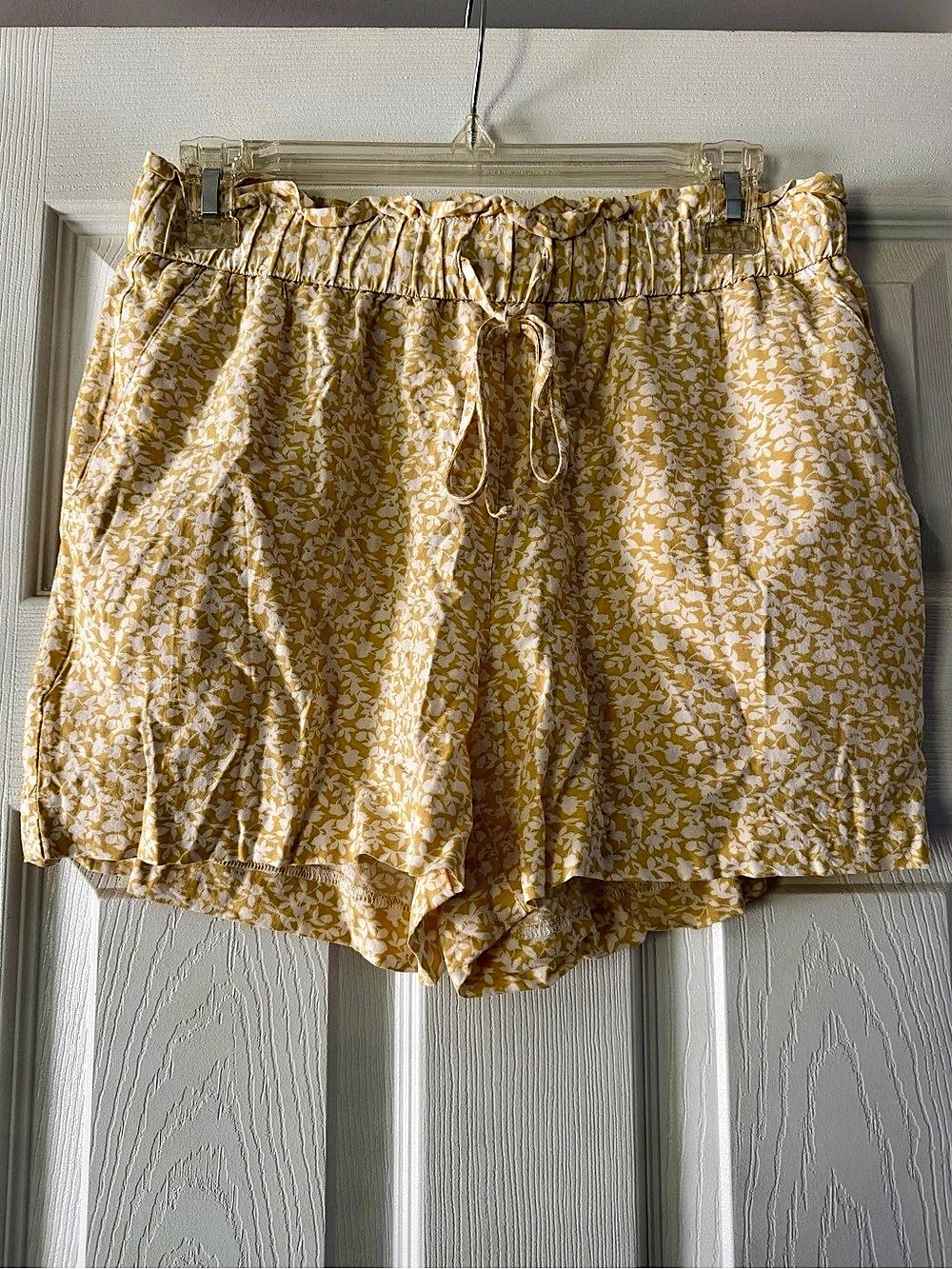 Banana Republic Women’s Yellow & White Floral High-Waist Tie Shorts Small